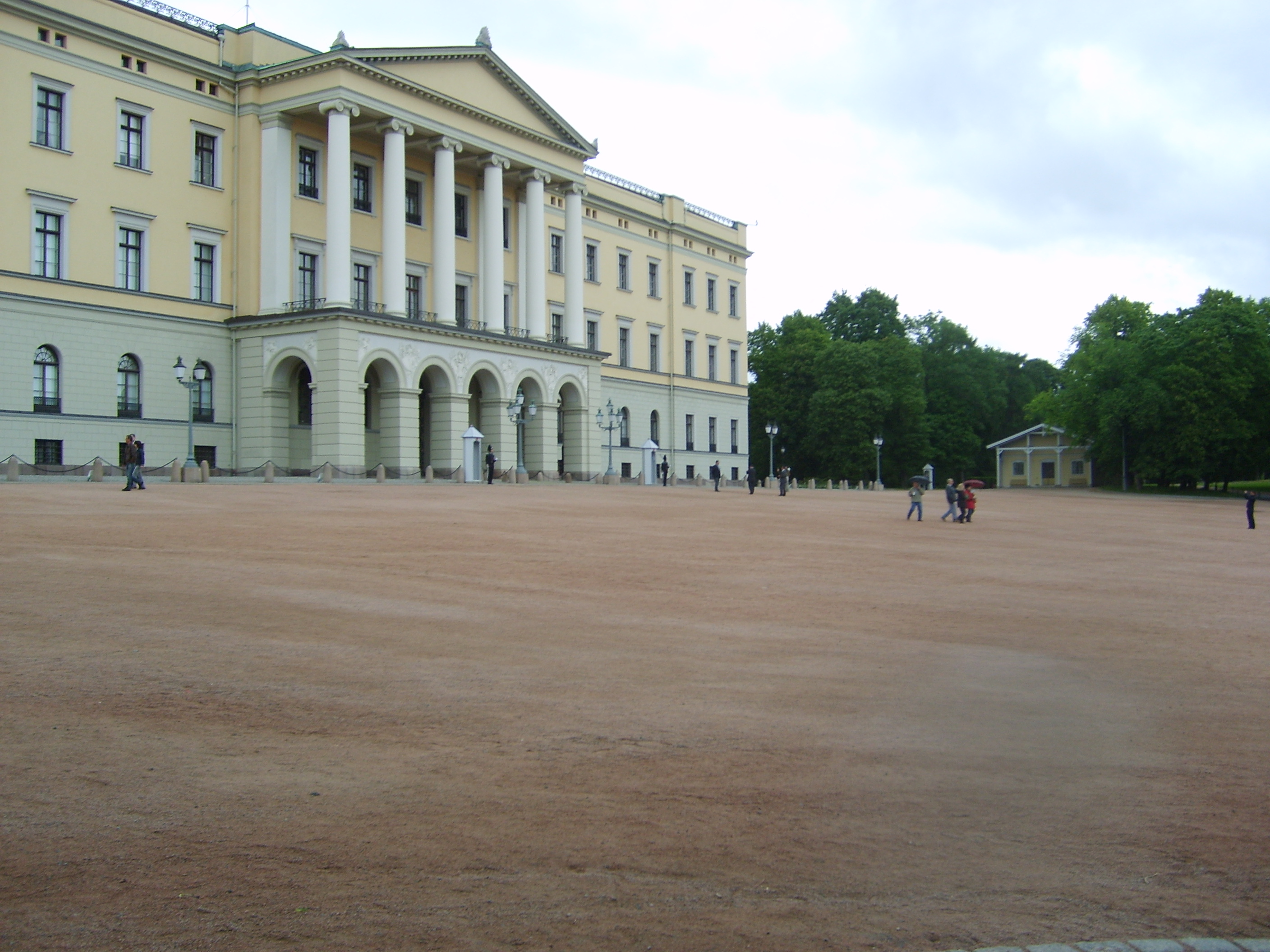 6- královský  palác v podvečer