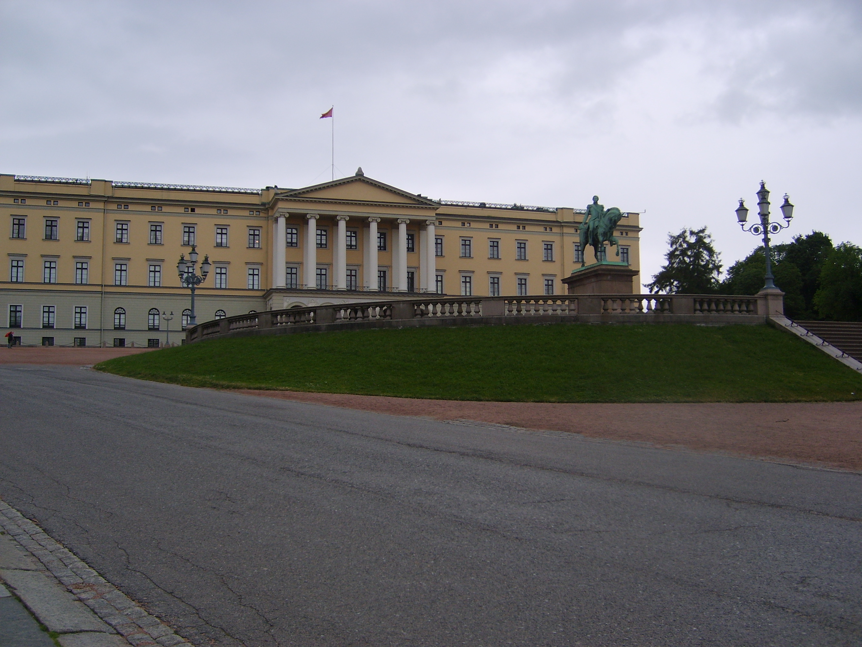 3- OSLO - královský palác a socha krále Karla Johana